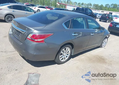 2015 Nissan Altima 2.5 S z USA, uszkodzony, nr VIN 1N4AL3AP9FN406188